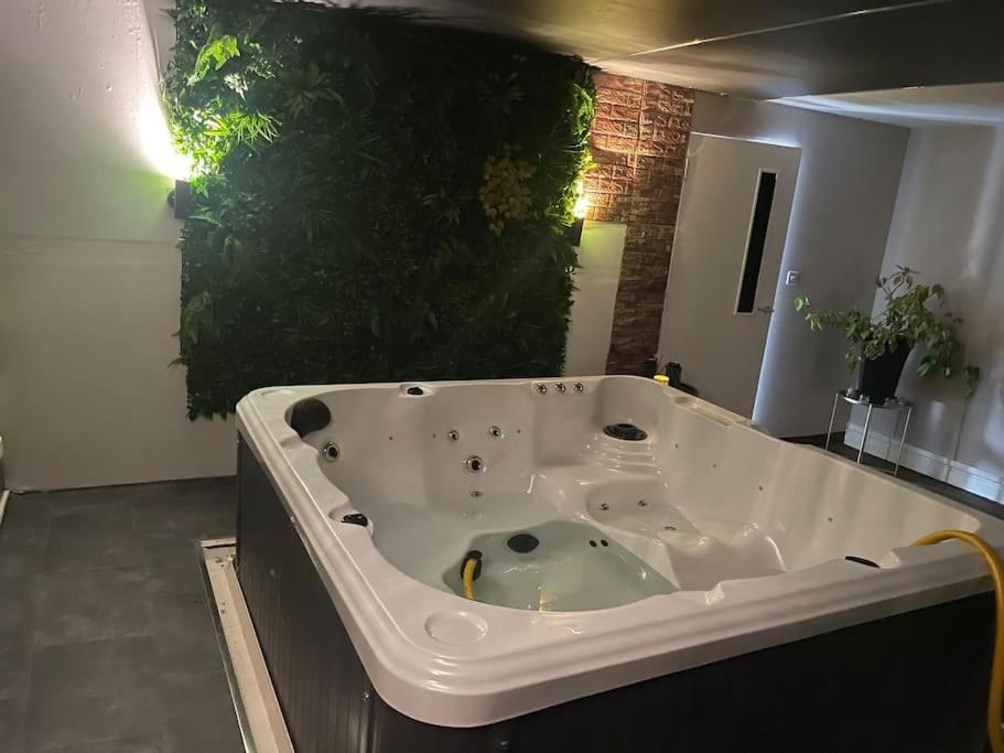 The Exclusive Jacuzzi Apartment Birmingam Exterior foto