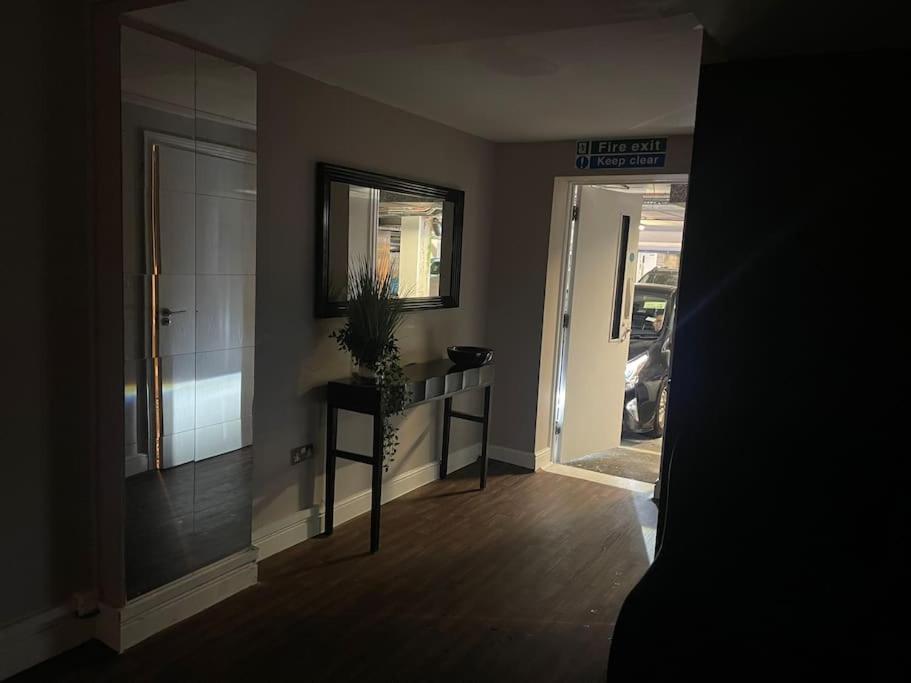 The Exclusive Jacuzzi Apartment Birmingam Exterior foto