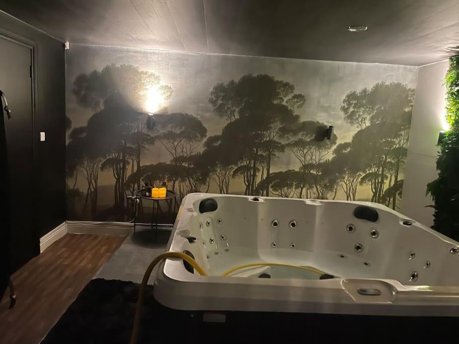 The Exclusive Jacuzzi Apartment Birmingam Exterior foto