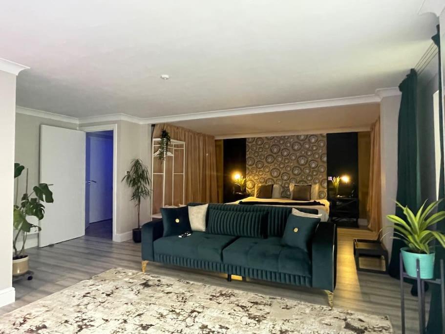 The Exclusive Jacuzzi Apartment Birmingam Exterior foto